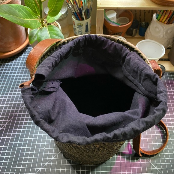 Hand woven basket tote with leather strap - Picture 4 of 5